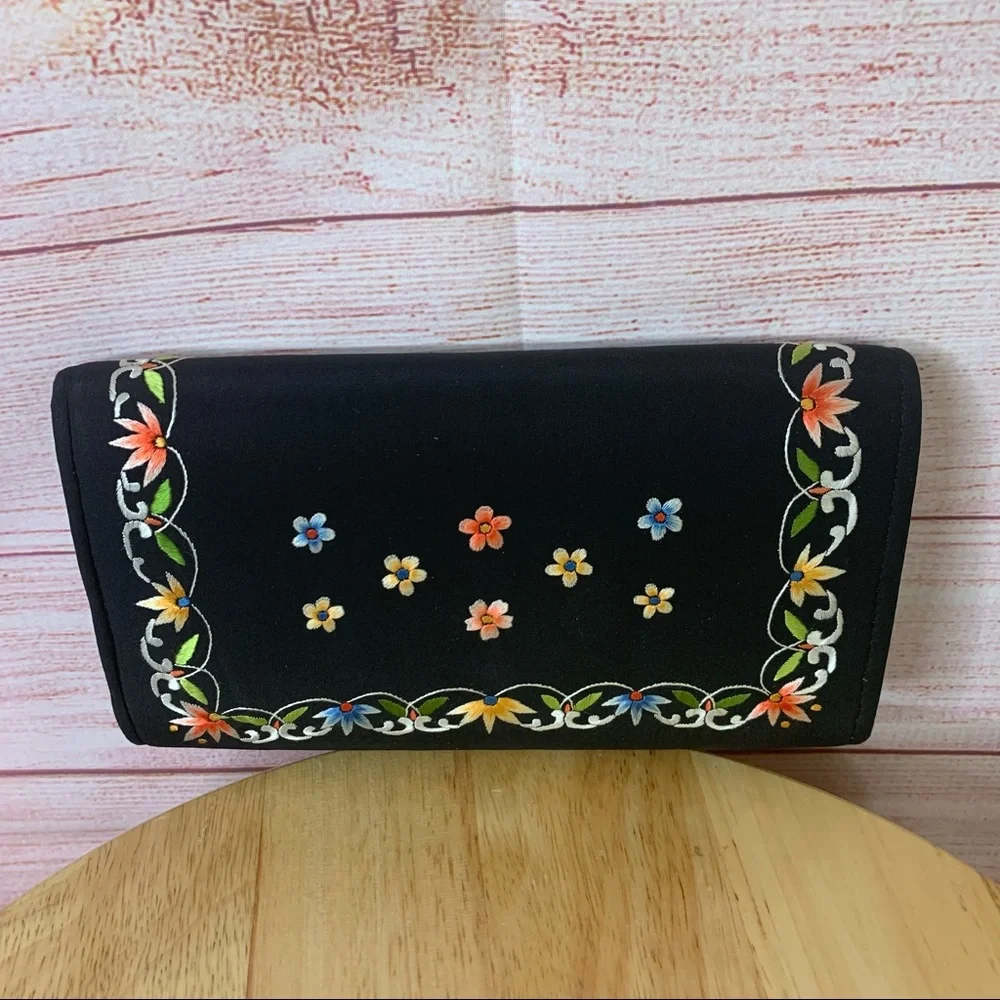 Vintage‎ Beautiful Embroidered Black Wallet